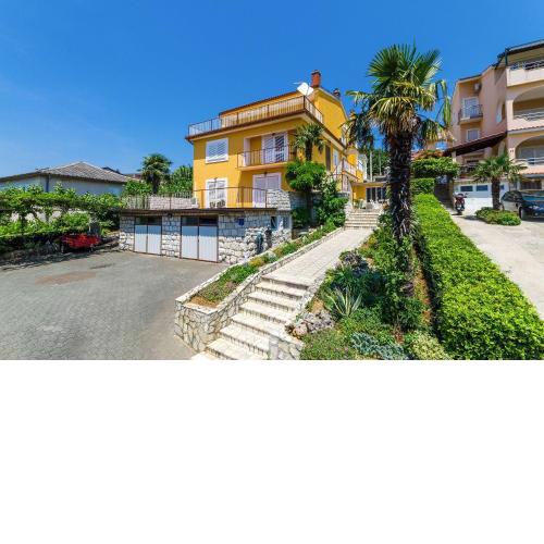 Komfortables Apartment nur 200 Meter zum Strand mit 2 Balkone, Meerblick, Grill