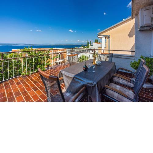 Komfortables Apartment nur 250 Meter zum Sandstrand mit privater Dachterrasse und Meerblick