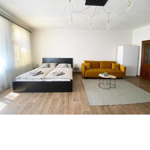 Kovarik Apartments I