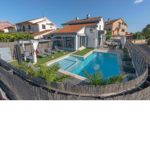 Kuntrada 45 Holiday Home - Heated & Kids Pool
