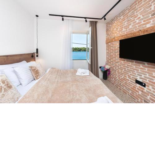 La Riva Luxury Rooms
