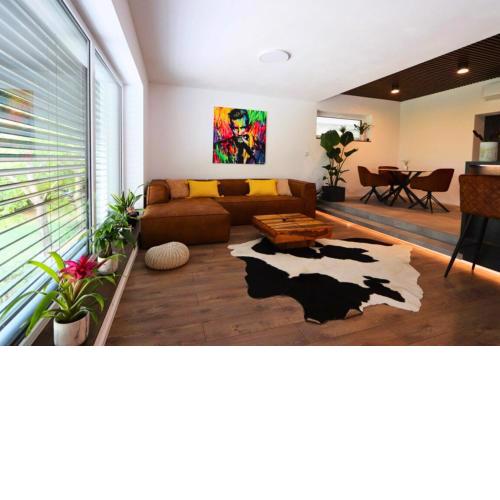 Lakeside Luxury Apartment Caroline