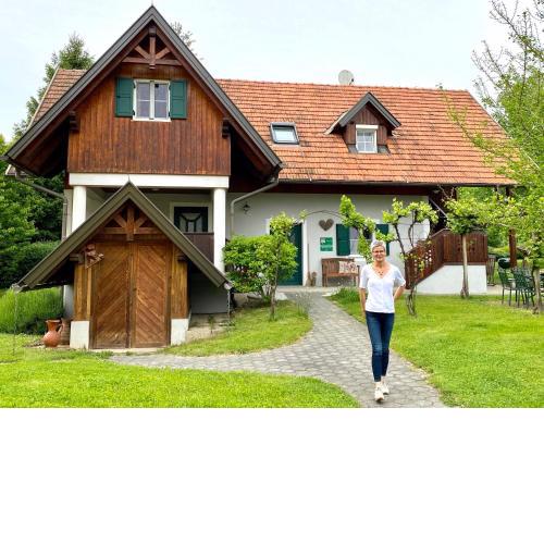 Landhaus Bender Ferienwohnung mit Terrasse und Garten