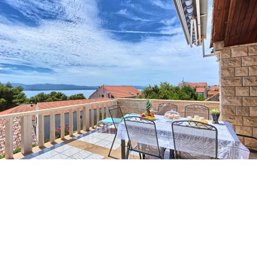 Lantana Apartment