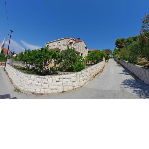 Large and charming apartment near beach with big & sunny terrace