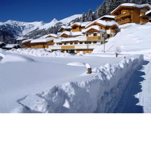 Large chalet apartment in Saalbach Hinterglemm