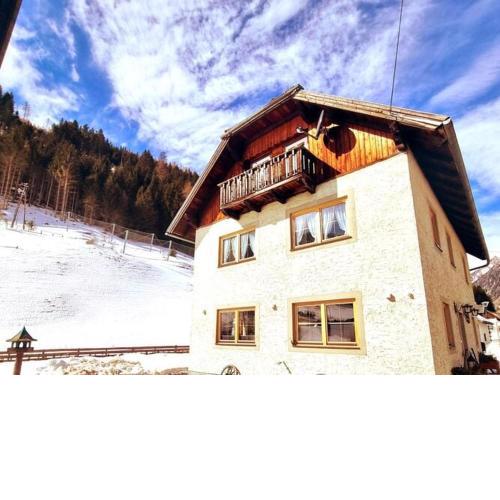 Large detached holiday home in Muhr