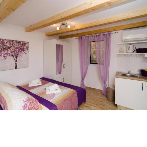 Lavender Garden Apartments - Studio Apartment Ground floor - APT 1