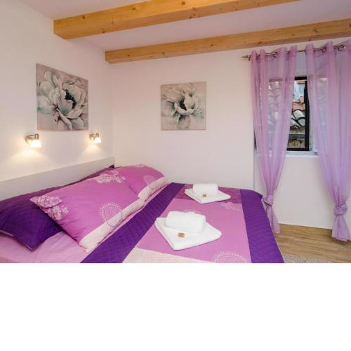 Lavender Garden Apartments - Studio Apartment with City View First Floor - APT 4