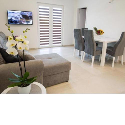 Lavish Apartment in Imotski near Blue Lake