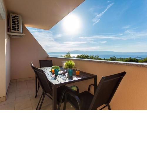 Lavish Apartment in Omi alj with Rooftop Terrace
