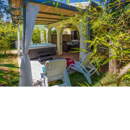 Lee house, WI-FI,FREE PARKING, HOT TUBE