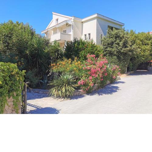 Lenka Apartments I