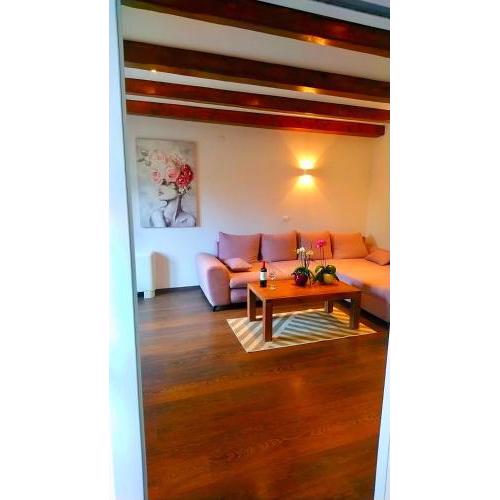 Lili Mar, 2-bedroom apartment with private parking