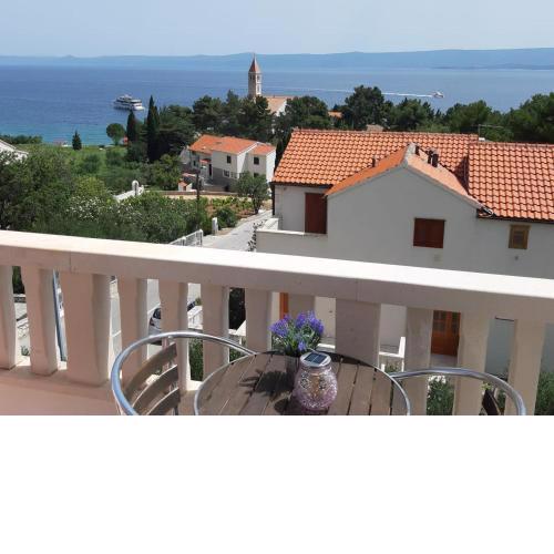 Liliana Bol Apartment with Wonderful Sea View Near the Beaches