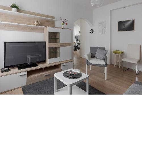 Lisinski apartment with private parking