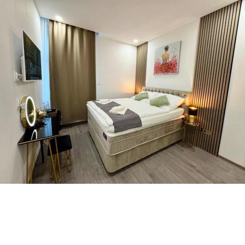 Little Downtown Apartment