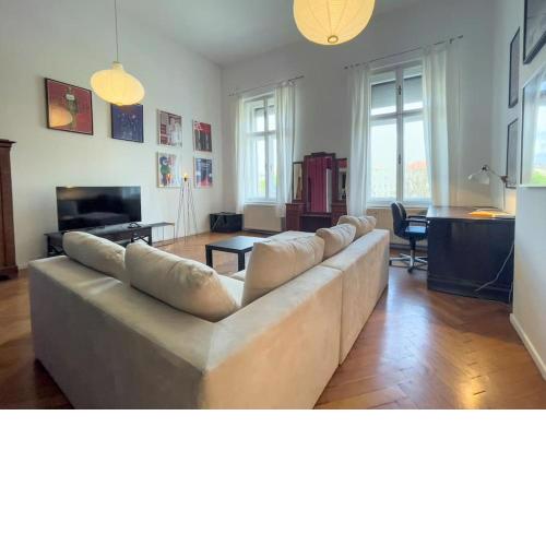 Lotus - Designer apt in city center