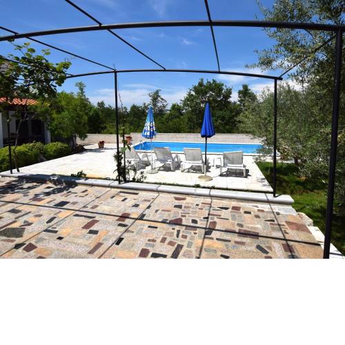 Lovable apartment, pool with deckchairs