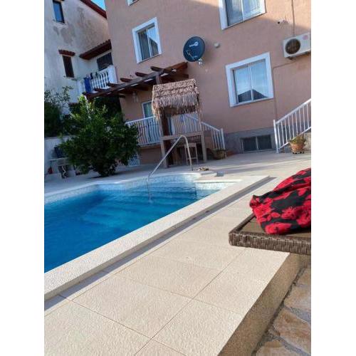 Lovely 3 Bedroom Apartment In Quiet Area w/ Pool