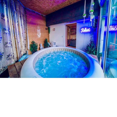 Lovely 3BD - Rooftop - Jacuzzi&Sauna