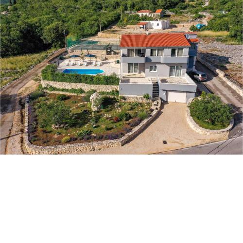 Lovely Apartment In Blizna Donja With Kitchen