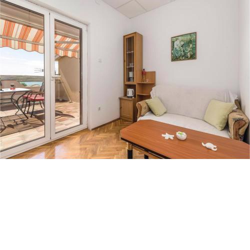 Lovely Apartment In Dinjiska With House Sea View