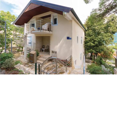 Lovely Apartment In Donji Karin With Wifi