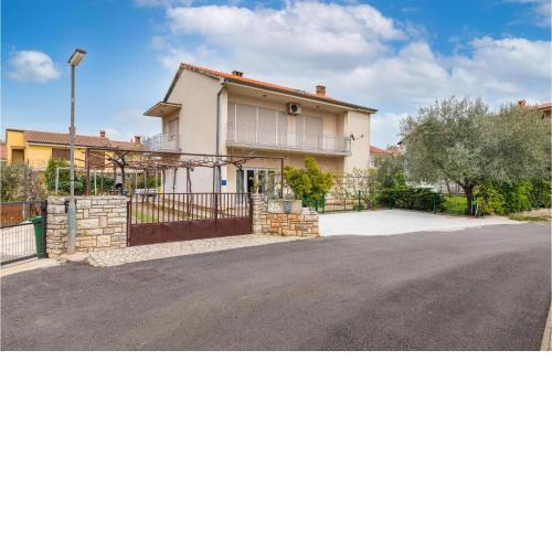Lovely Apartment In Fazana With Kitchen