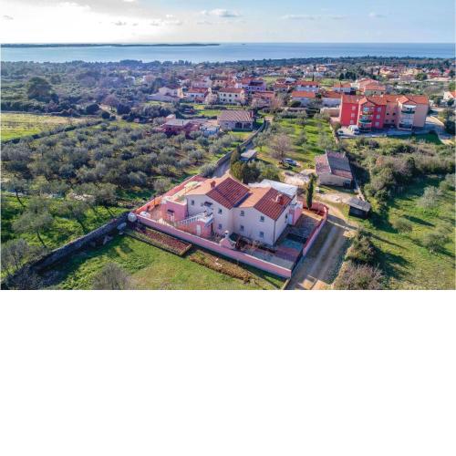 Lovely Apartment In Fazana With Kitchen