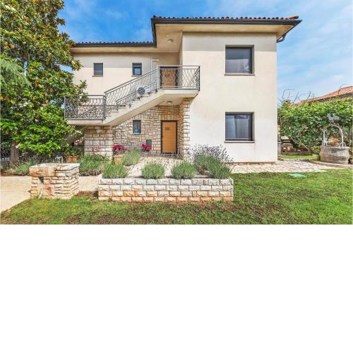 Lovely Apartment In Fazana With Wifi
