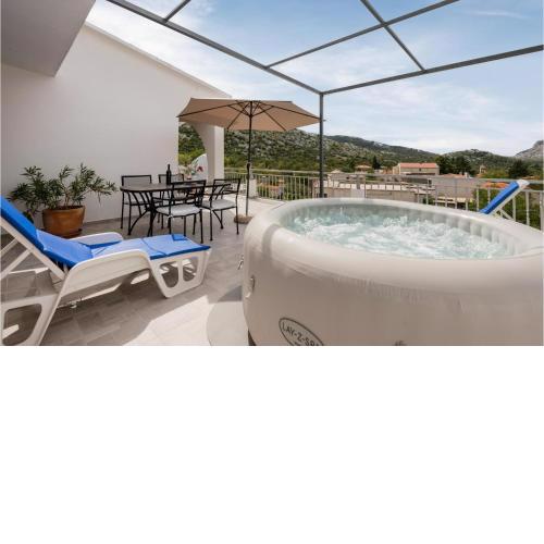Lovely Apartment In Gornja Brela With Jacuzzi