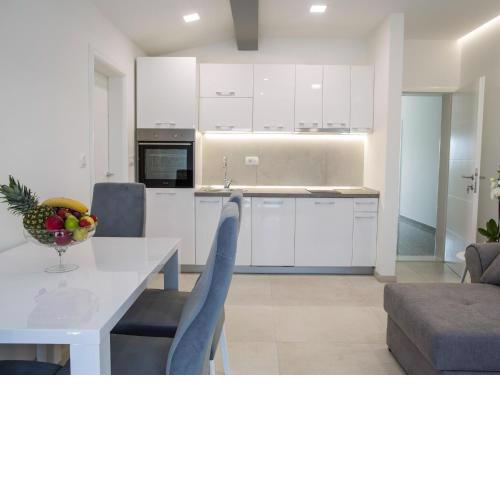 Lovely Apartment in Imotski with Balcony