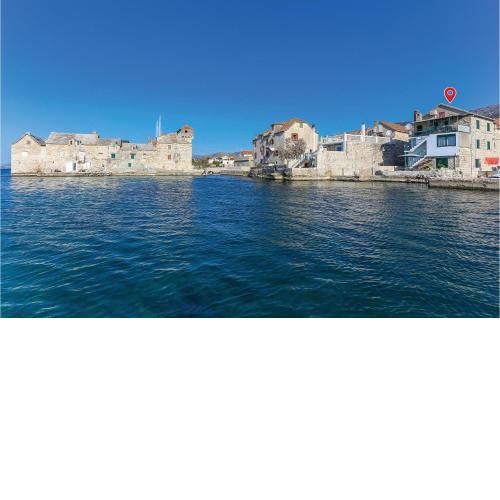 Lovely Apartment In Kastel Gomilica With Kitchen