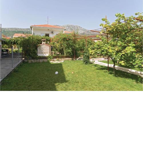 Lovely Apartment In Kastel Kambelovac With Wifi