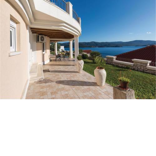 Lovely Apartment In Komarna With House Sea View