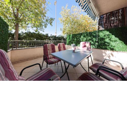 Lovely Apartment In Makarska With Wifi
