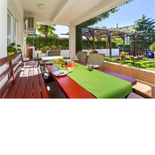 Lovely Apartment In Malinska With Wifi