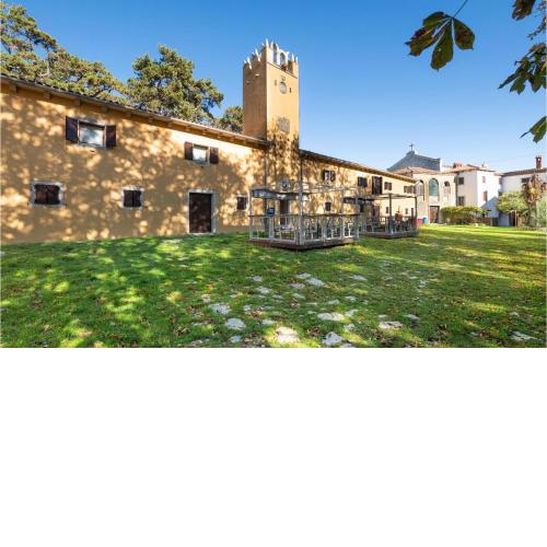 Lovely Apartment In Martinski With Wifi