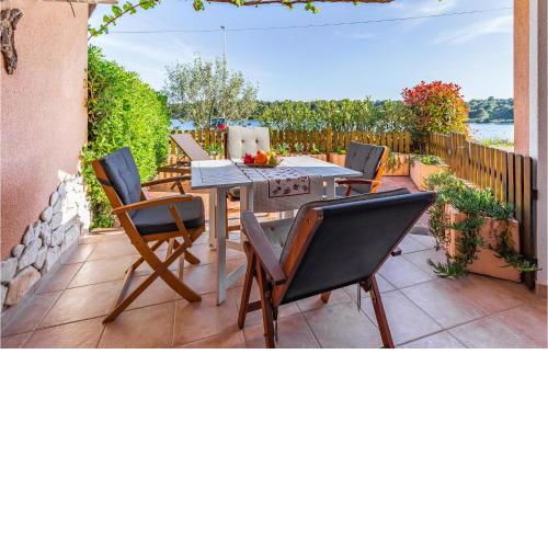 Lovely Apartment In Medulin With House Sea View