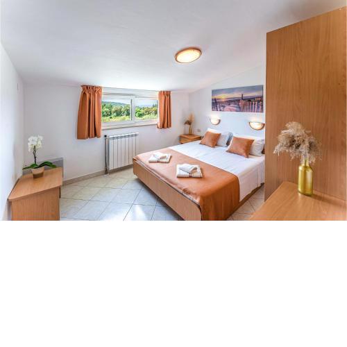 Lovely Apartment In Medulin With House Sea View