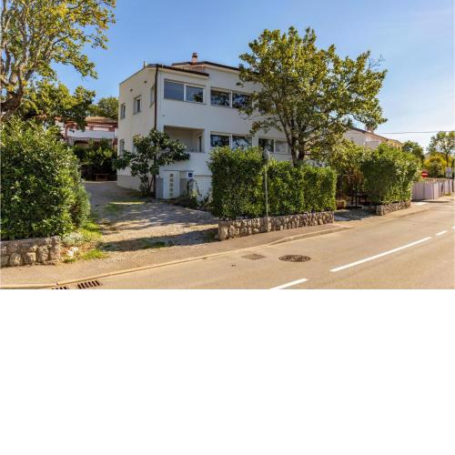Lovely Apartment In Njivice With House Sea View