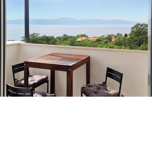 Lovely Apartment In Njivice With Wifi