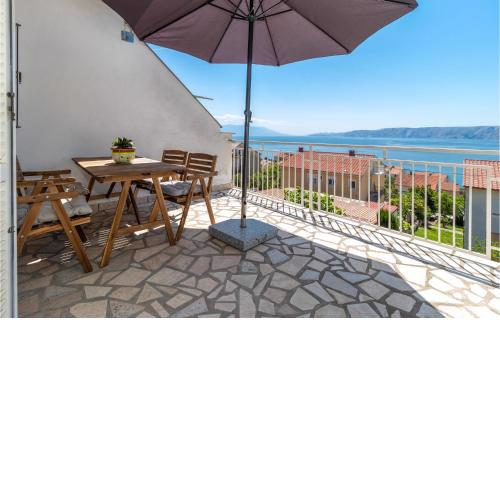 Lovely Apartment In Novi Vinodolski With Wifi