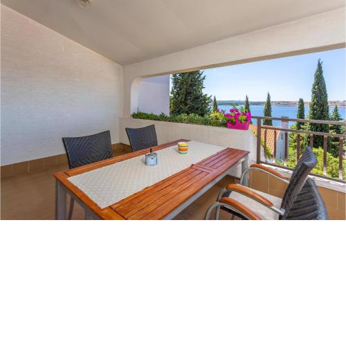 Lovely Apartment In Omisalj With House Sea View