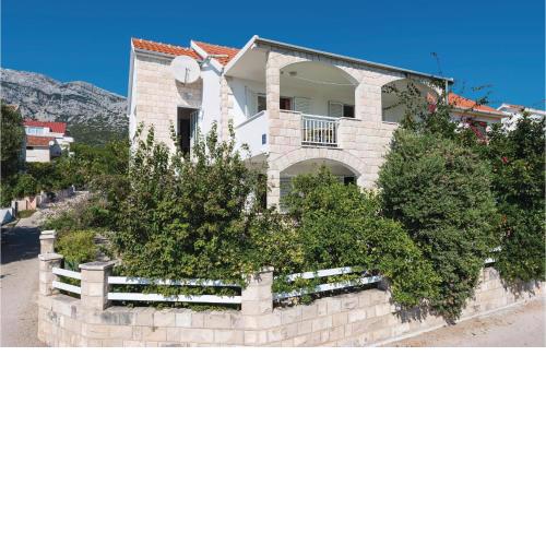 Lovely Apartment In Orebic With Kitchen