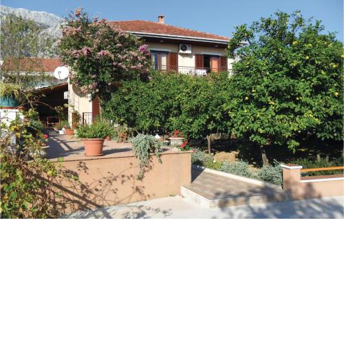 Lovely Apartment In Orebic With Kitchen