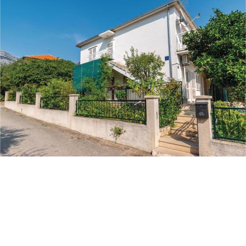 Lovely Apartment In Orebic With Wifi