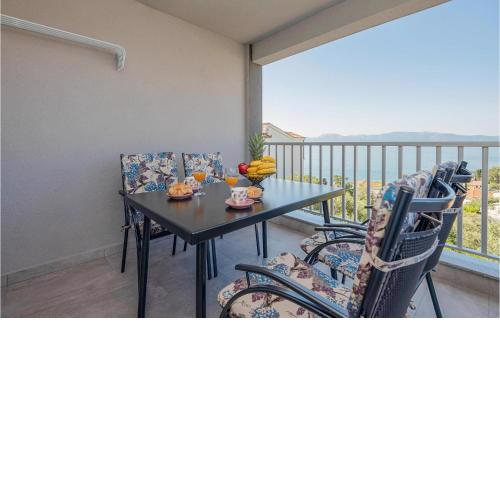 Lovely Apartment In Podaca With House Sea View