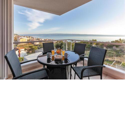 Lovely Apartment In Podstrana With House Sea View